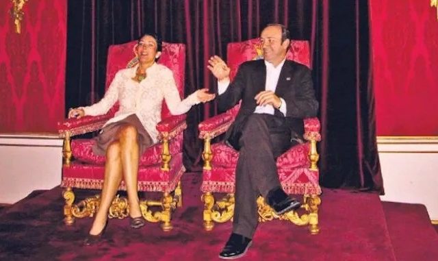 Royal Family in Crisis as Photo Emerges of Ghislaine Maxwell and Kevin Spacey Sitting on Queen’s Throne