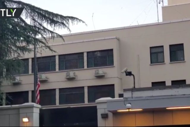 China officially takes over US consulate in Chengdu as diplomatic staff lower American flag & leave (VIDEOS)
