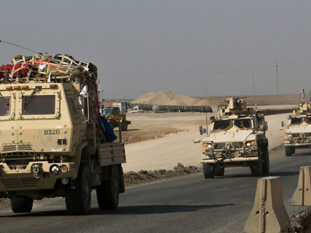 Explosions reported as Iraqi Shiite militia targets US military convoy near Kuwait border – security forces