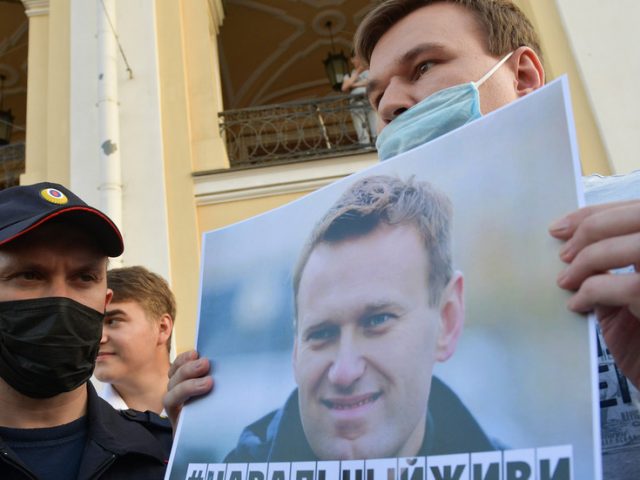Russian doctors say Moscow protest leader Navalny’s condition has stabilized – he CAN be flown to Germany at family’s request