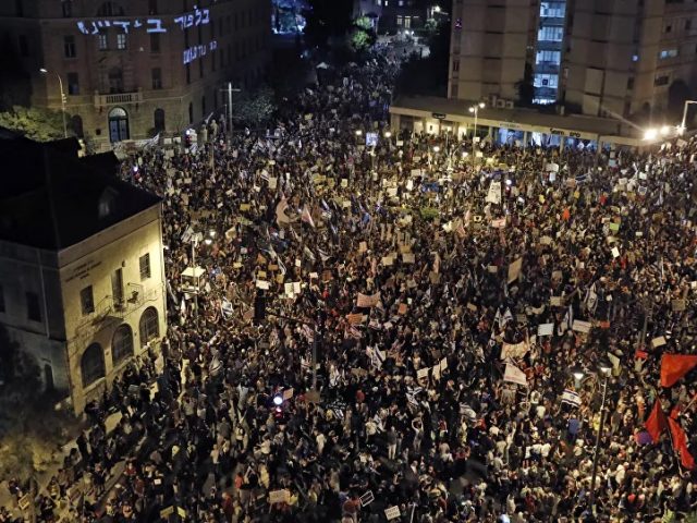 Live Video: Israeli Protesters Rally Outside Prime Minister Netanyahu’s Residence in Jerusalem