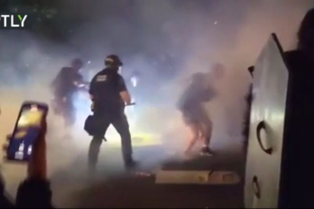 Portland protesters hurl rocks at police on 80th night of BLM demonstrations, riot declared & 2 officers hospitalized (VIDEOS)