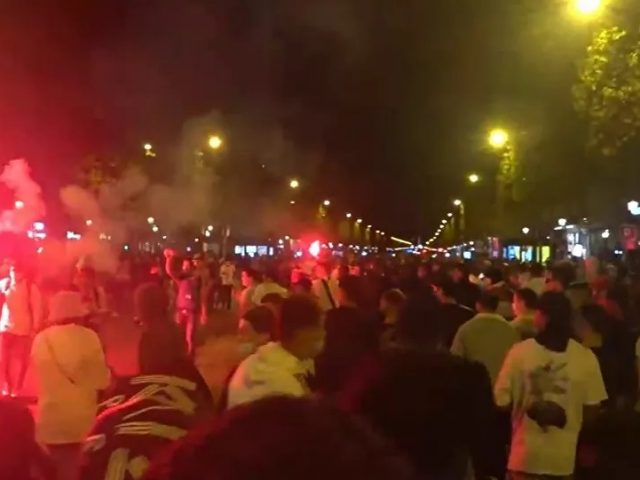 French Police Use Tear Gas Against Football Fans in Paris After Bayern Defeats PSG – Video