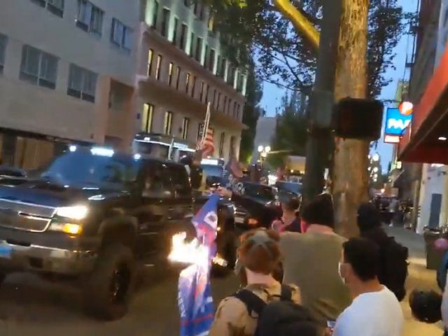 Clashes break out as pro-Trump ‘caravan’ of cars wheels into Portland (VIDEOS)