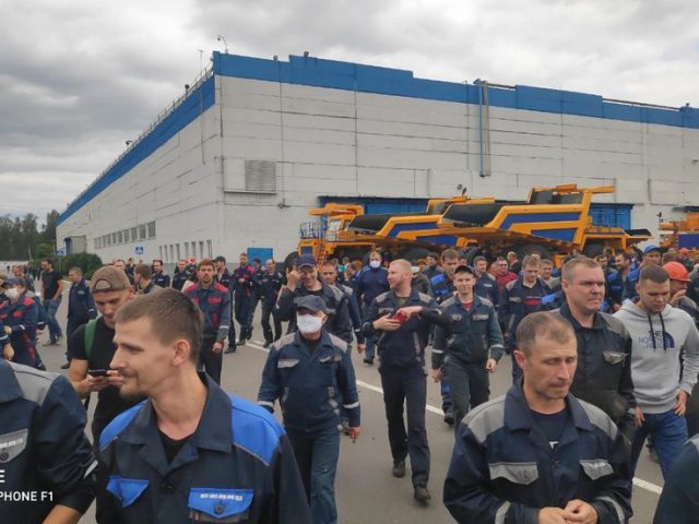 Major Belarus manufacturers including auto-giant BelAZ hit by strikes as anti-govt protests keep rattling the country (VIDEOS)