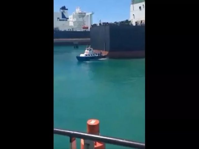 Iranian Tanker Carrying Gas Condensate Arrives in Venezuela – Video