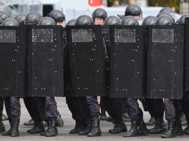 After Putin-Lukashenko talks in Sochi, Russia disbands controversial standby National Guard unit stationed near Belarus border