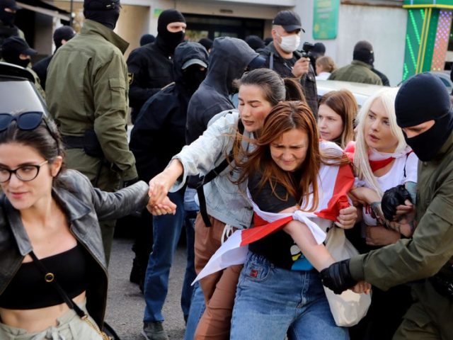 Belarusian police disperse anti-Lukashenko ‘women’s march’ in Minsk, more than 100 arrests made (VIDEOS)