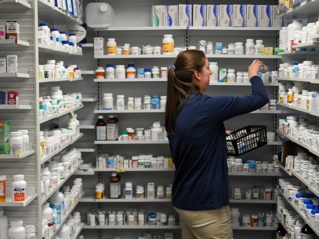 Trump signs executive order to lower prescription drug prices, says it’ll force Big Pharma to give US lower rates