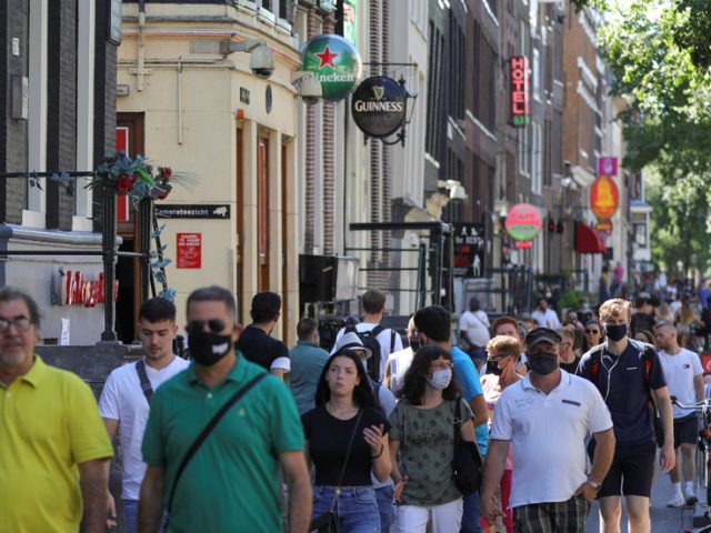 Dutch PM closes pubs, restaurants and cafes as coronavirus cases rise