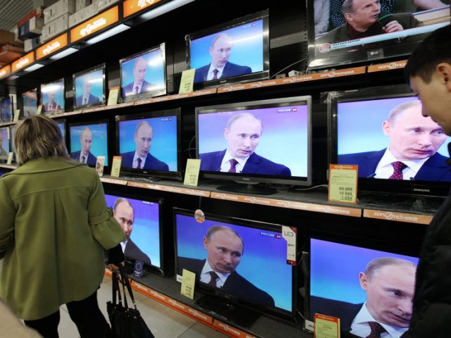 Western pundits confounded again as Putin’s popularity rises despite major shift in Russian news consumption from TV to online