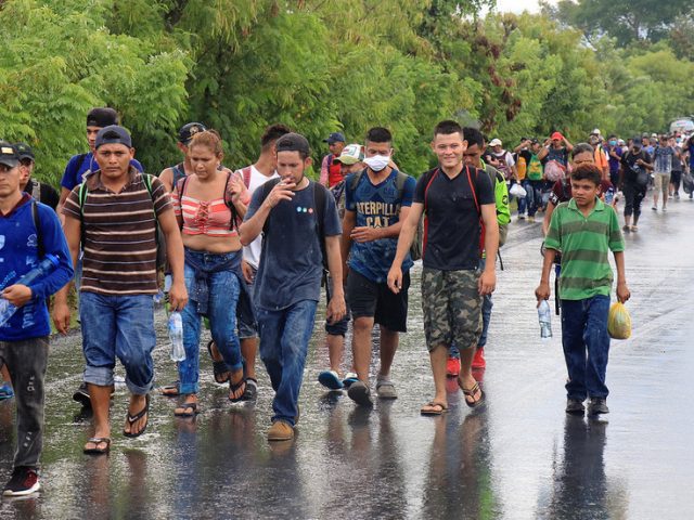 Guatemala vows to detain & send back caravan of illegal migrants heading to US