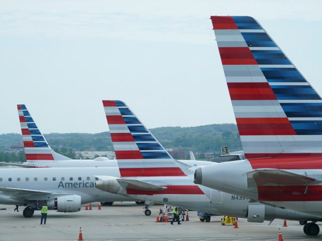 American & United axing 32,000 jobs as government cannot agree on airline bailout