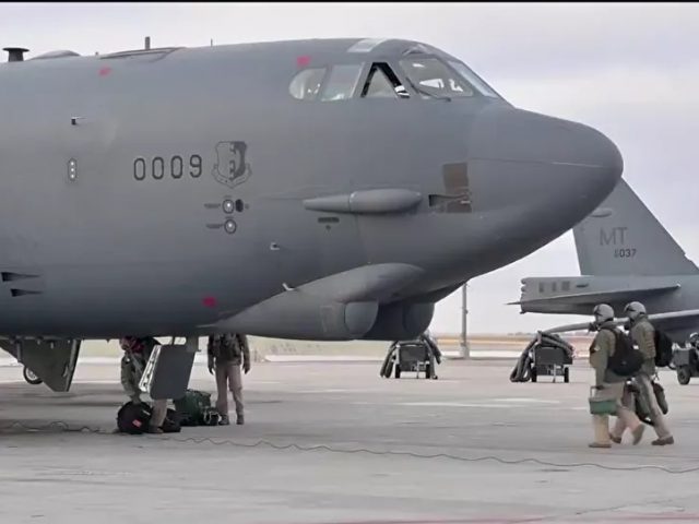 US Deploys B-52 Bombers to the Middle East After Announcing Further Troop Withdrawals
