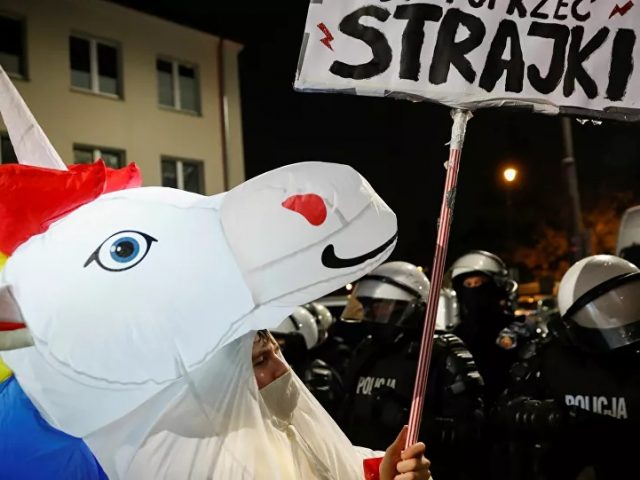 Poland’s Warsaw Hit by Protests Against Abortion Ban
