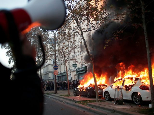 Paris protesters torch cars, set BANK on fire amid clashes over bill slammed as ‘ban on filming police brutality’ (VIDEOS)