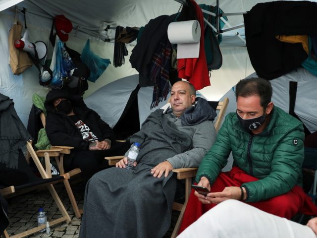 Portuguese restaurant owners hold HUNGER STRIKE in front of parliament, as Covid lockdown cripples hospitality sector