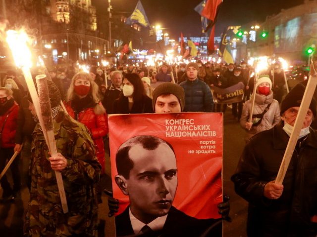 Ukrainian nationalists and neo-Nazis stage torchlight march in Kiev to mark Nazi collaborator’s birthday (VIDEO)