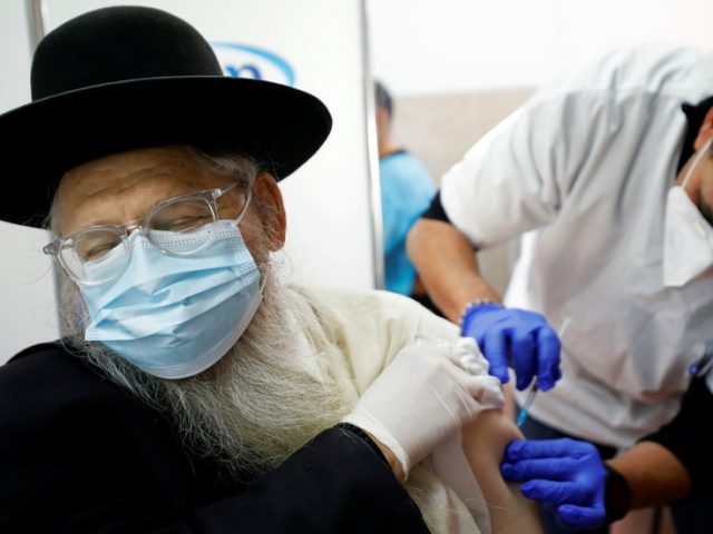 Hundreds of Israelis get infected with Covid-19 after receiving Pfizer/BioNTech vaccine – reports