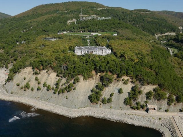 ‘I’m the beneficiary,’ Russian billionaire Rotenberg says about large Black Sea property dubbed ‘Putin’s palace’