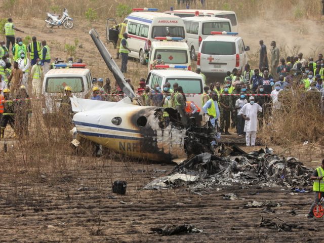 Military passenger plane crashes in Nigeria, seven dead (VIDEOS)