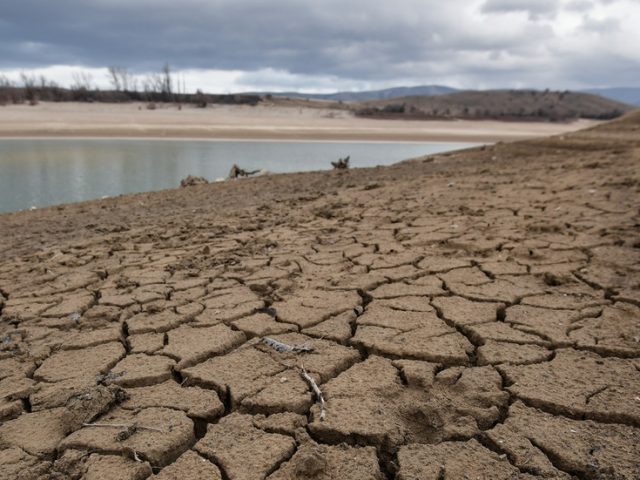 Crimean reservoir almost empty following water blockade from Ukraine, threatening humanitarian crisis on disputed peninsula