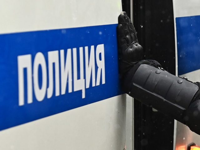 Kremlin says woman who claims police threatened her with taser & put her head in plastic bag to get phone PIN should sue cops