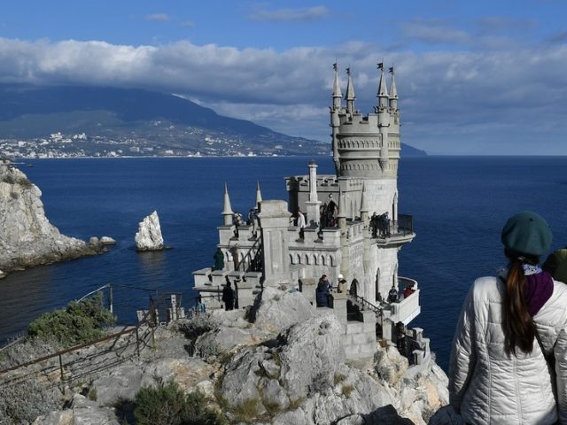 Ukrainians to be forced to sell property in Crimea as new Russian law forbids all foreigners from owning land on country’s border