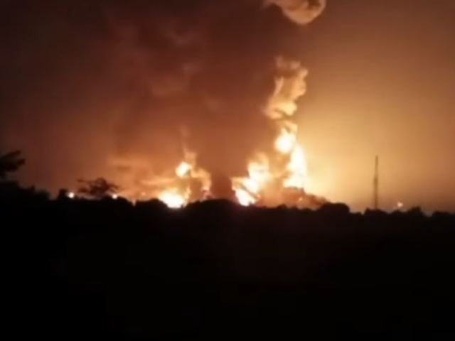 Nearly 1,000 evacuated, at least 5 injured as massive blaze ravages Indonesian oil refinery (VIDEOS)