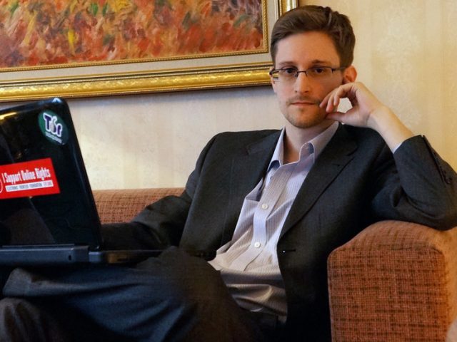 Eight years after dramatic arrival to Moscow, ex-US intelligence contractor Edward Snowden ready to apply for Russian citizenship
