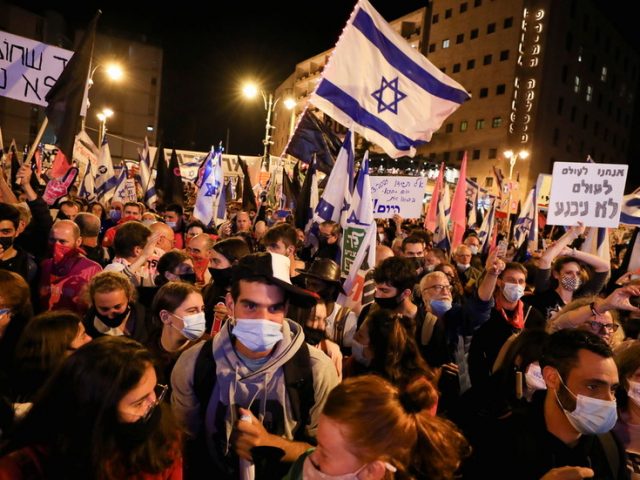 Israelis gather for massive anti-Netanyahu protest days before election as PM faces corruption scandal (VIDEO)