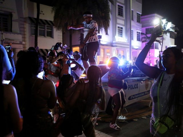 Miami Beach extends state of emergency, curfew & road closures for 3 weeks as police struggle to contain wild parties (VIDEOS)