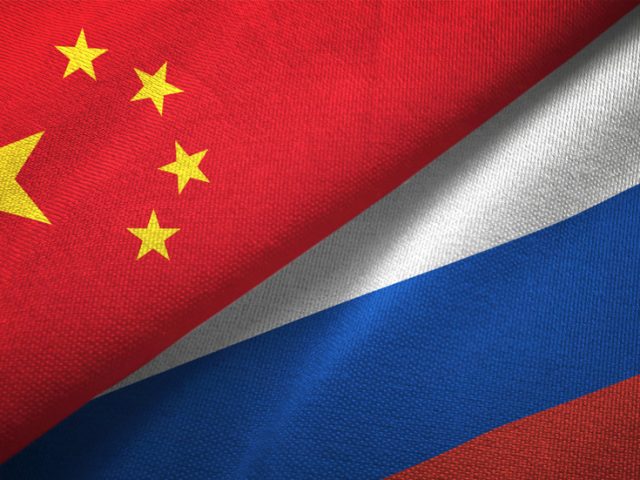 Friends in the East: Moscow & Beijing growing ever closer, while respect for US is declining across world, Russians tell pollster