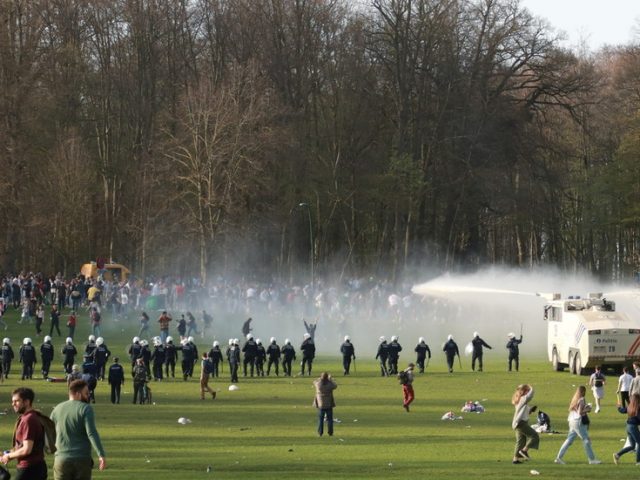 Brussels police unleash water cannon, tear gas & drones as THOUSANDS gather for April Fools’ prank turned ‘freedom rally’ (VIDEOS)