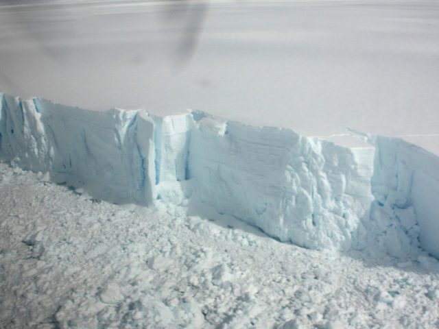 Mallorca-sized iceberg breaks off from Antarctica, becoming the world’s biggest floating ice mass