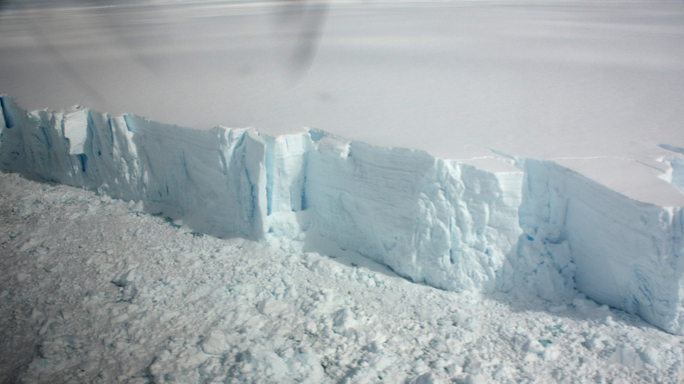 A gigantic iceberg,