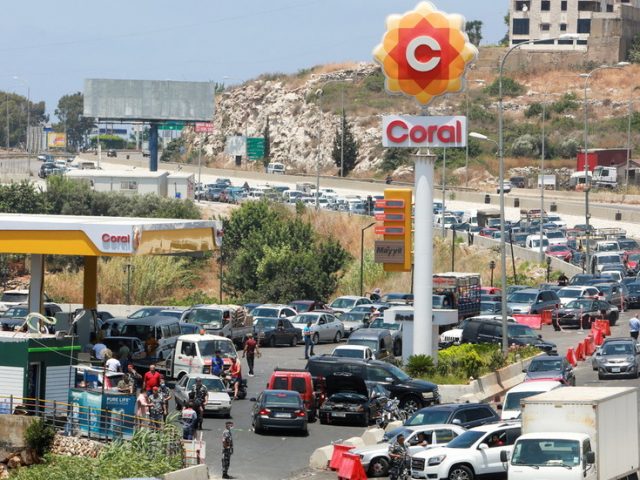Gas station queues & barricades: Lebanon faces worsening economic outlook as govt hikes fuel prices by 35% (PHOTOS)