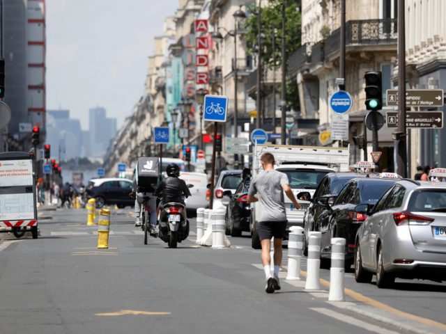Speed limit to be reduced to that of horse wagon in almost ALL Paris streets in bid to make city greener