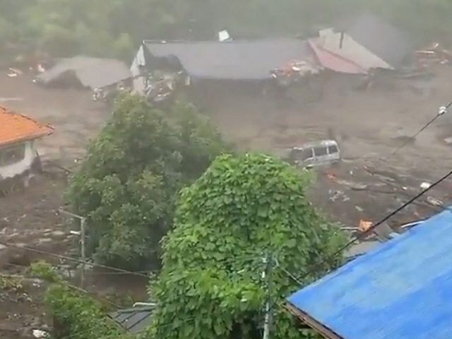 2 killed, 20 missing as powerful landslide ploughs through houses due to heavy rain in Japan (VIDEO)