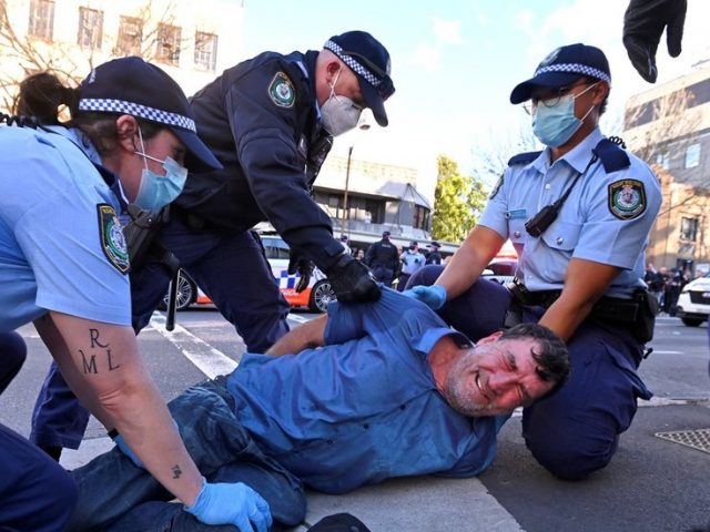 Disgruntled Australians scuffle with police at banned ‘Freedom’ marches as Covid-19 lockdown extended in Sydney (PHOTOS, VIDEOS)