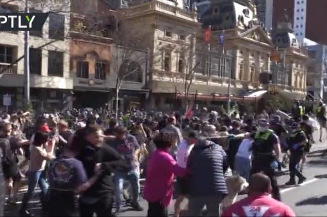Clashes & arrests in Sydney, Melbourne as anti-lockdown protesters defy Australian police pledge to unleash ‘full force’ (VIDEOS)