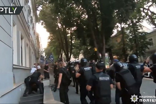 WATCH: More than 50 people arrested in Odessa after right-wing extremists attack police & participants at annual LGBT pride march