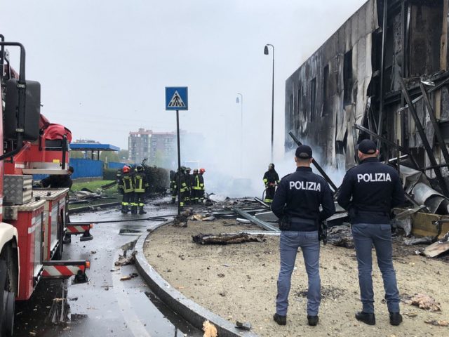 Light plane crashes into building in Milan, killing eight on board (VIDEOS)