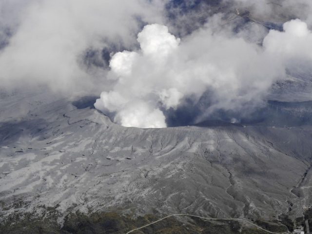 Japan’s Mount Aso volcano erupts, spewing plumes of hot gas and ash (VIDEOS)