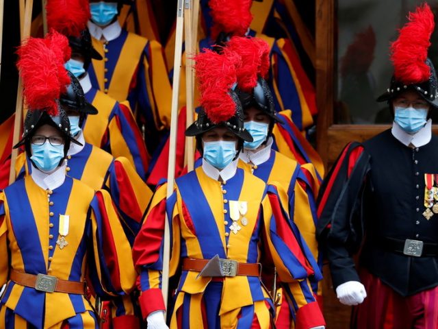 3 Swiss Guards resign after Vatican orders vaccinations & introduces Covid-19 Green Passes for staff and visitors