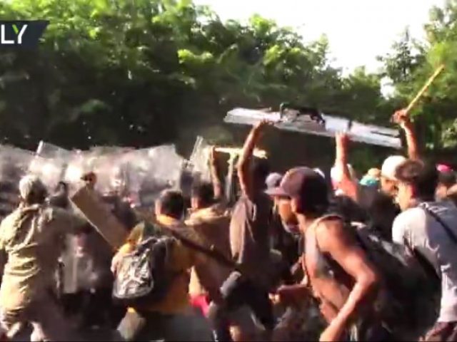 Violent clashes erupt as Mexico’s National Guard confronts US-bound migrants (VIDEOS)