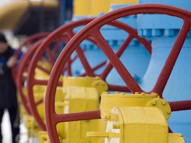 European gas price rises on reports of flow reversal via key Russian pipeline from Germany to Poland