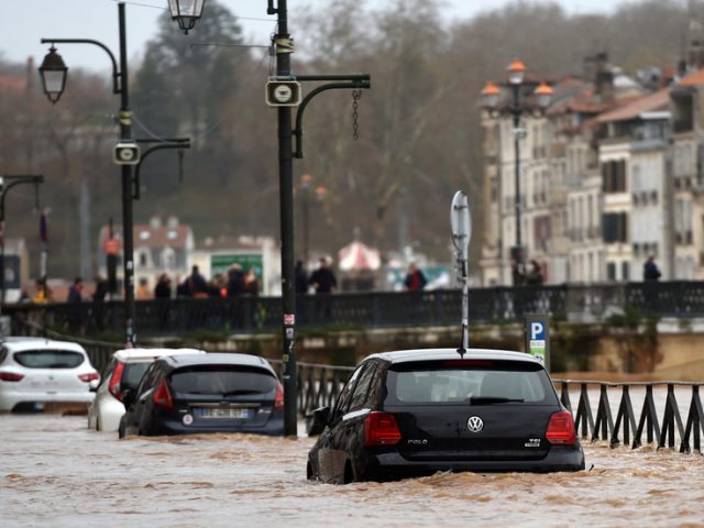 Intense deluge forces evacuations in France (VIDEOS)