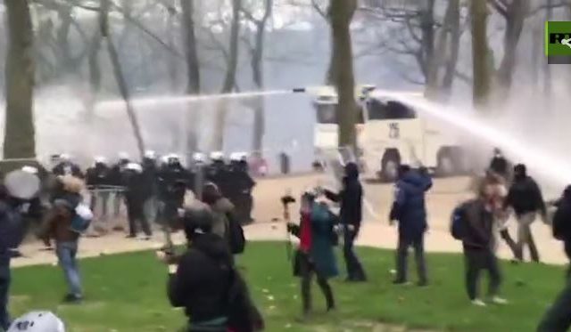 Anti-lockdown protesters smash EU diplomatic service HQ (VIDEOS)