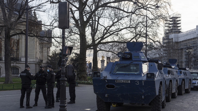 Paris police prepared